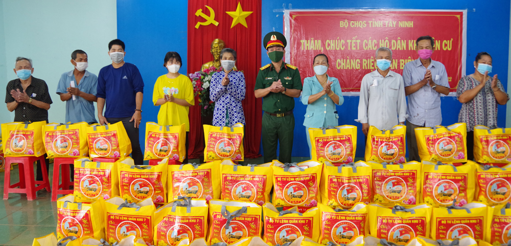 Các cơ quan, đơn vị thăm, tặng quà Tết Nhâm Dần 2022